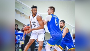 Al Sadd's Malik Antonyo Toppin (left) in action during the match against Al Gharafa. 