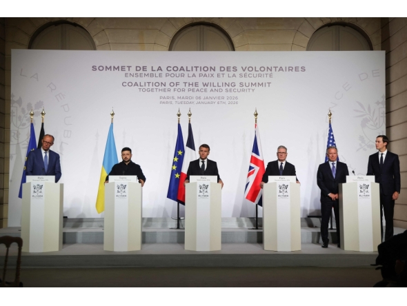 (From L) Germany's Chancellor Friedrich Merz, Ukraine's President Volodymyr Zelensky, France's President Emmanuel Macron, Britain's Prime Minister Keir Starmer, US Special Envoy Steve Witkoff and US businessman Jared Kushner deliver a press conference upon the signing of the declaration on deploying post-ceasefire force in Ukraine on January 6, 2026. (Photo by Ludovic Marin / Pool / AFP)