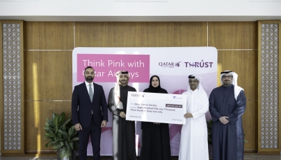 Qatar Airways representatives handing over the funds to QCS. 