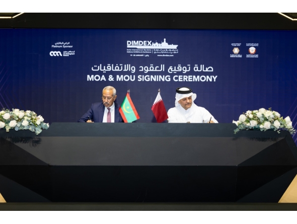 Deputy Prime Minister and Minister of State for Defence Affairs H E Sheikh Saoud bin Abdulrahman bin Hassan Al-Thani and Mauritanian Minister of Defence, Pensioners’ Affaires and Son of Martyrs H E Hanana Ould Sidi signing the agreement.
