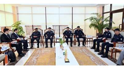 General Directorate of Civil Defence Major General Hamad Othman Al-Duhaimi with the members of the delegation from the International Civil Defence Organisation.