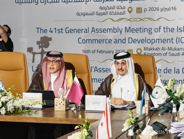 QC Chairman Sheikh Khalifa bin Jassim bin Mohamed Al Thani and Chairman of the Islamic Chamber Sheikh Abdulla Saleh Kamel during the agreement signing.