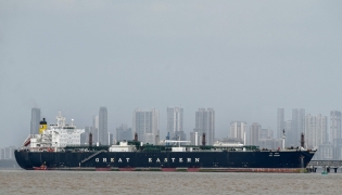 Jag Vasant, an Indian-flagged tanker carrying liquefied petroleum gas (LPG) that transited through the Strait of Hormuz, remains docked at an offloading terminal along the coast in Mumbai on April 1, 2026. (Photo by Punit Paranjpe / AFP)