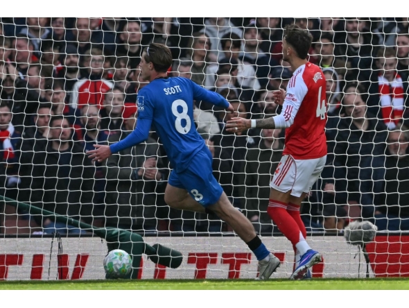 Bournemouth's English midfielder #08 Alex Scott (L) celebrates as he scores his team's second goal during the English Premier League football match between Arsenal and Bournemouth at the Emirates Stadium in London on April 11, 2026. (Photo by Glyn KIRK / AFP)