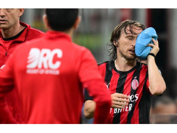 AC Milan's Croatian midfielder #14 Luka Modric leaves the pitch after being injured during the Italian Serie A football match between AC Milan and Juventus FC at the San Siro stadium in Milan, northern Italy, on April 26, 2026. (Photo by Stefano RELLANDINI / AFP)