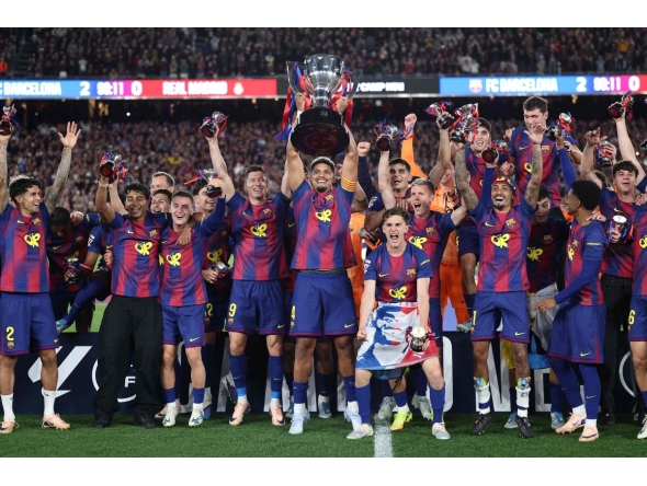 Barcelona's team celebrates winning the 2025-2026 Spanish League after the Spanish league football match between FC Barcelona and Real Madrid CF at Camp Nou Stadium in Barcelona on May 10, 2026. (Photo by Josep LAGO / AFP)