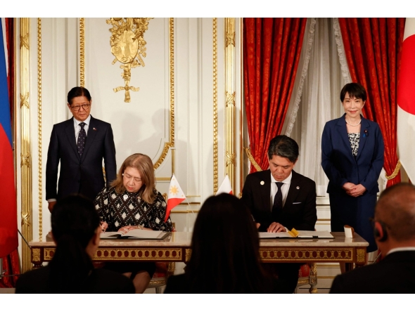 Philippines' President Ferdinand Marcos Jr (L) and Japanese Prime Minister Sanae Takaichi (R) look on as Ambassador of the Philippines to Japan Mylene J. Garcia-Albano (2nd L) and Ambassador of Japan to the Philippines Kazuya Endo (2nd R) sign documents during the Cooperation Document Exchange Ceremony at the Akasaka Palace State Guest House in Tokyo on May 28, 2026. Photo by Rodrigo Reyes Marin / POOL / AFP