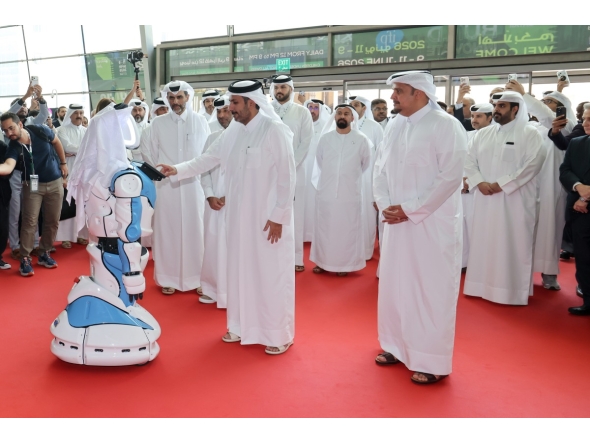 Minister of Commerce and Industry H E Sheikh Faisal bin Thani bin Faisal Al Thani, President of Ashghal H E Eng. Mohammed bin Abdulaziz Al Meer alongside dignitaries and a number of senior officials during the opening of Project Qatar 2026 yesterday.