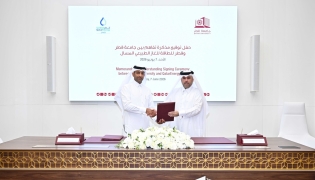 QU’s Executive Vice President for Academic Affairs Prof. Ibrahim Al-Kaabi and Chief Engineering & Projects Officer at QatarEnergy LNG Rashid Sultan Al-Kuwari at the signing ceremony.