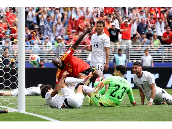 SEATTLE, WASHINGTON - JUNE 15: Romelu Lukaku #9 of Belgium forces an own goal by Mohamed Hany #3 of Egypt during the FIFA World Cup 2026 Group G match between Belgium and Egypt at Seattle Stadium on June 15, 2026 in Seattle, Washington. (Photo by ALEX GRIMM / GETTY IMAGES NORTH AMERICA / Getty Images via AFP)
