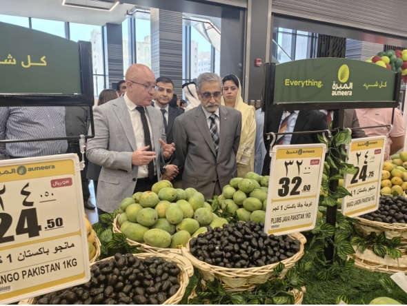 Ambassador of Pakistan to Qatar H E Muhammad Aamer during the launch of Pakistan Fruit Festival at almeera.