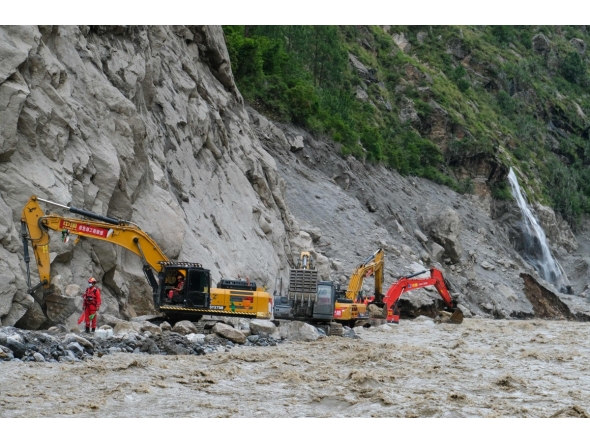 Workers use excavators to clear debris and rebuild the mudslide-damaged road which leads to Gyirong Port in Gyirong County, in China's western Tibet region on August 30, 2026. Photo by CNS / AFP