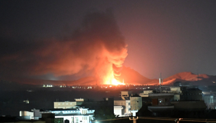 Flames and smoke rise from an area struck by an airstrike in Kandahar on September 24, 2026. (Photo by AFP)