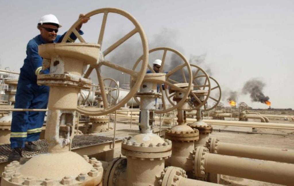 File picture of workers adjusting the valves of an oil pipe in Zubair oilfield in Basra, Baghdad. Reuters