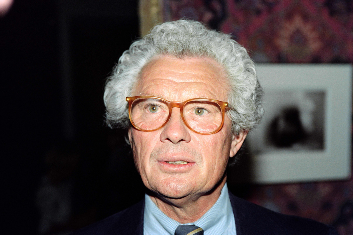 This file photo taken on September 12, 1990 shows British photographer and film director David Hamilton during the opening of his exhibition. British photographer David Hamilton was found dead at his home in Paris aged 83, on November 25, 2016. / AFP / Pi