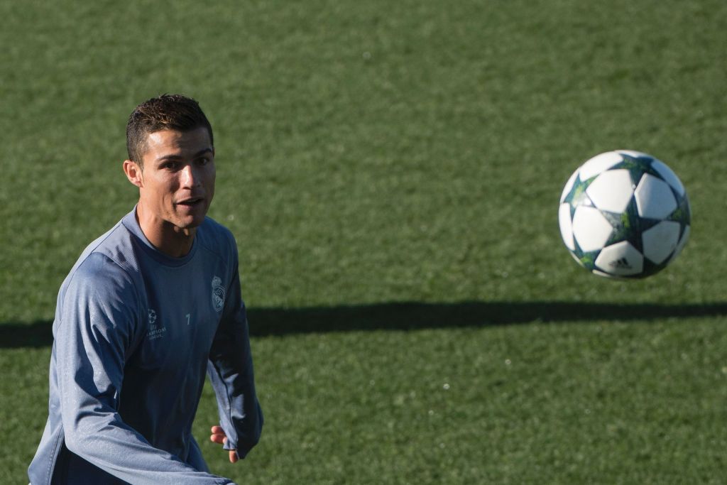 Real Madrid's Portuguese forward Cristiano Ronaldo attends a training session on the eve of the UEFA Champions league football match Real Madrid vs Borussia Dortmund at the Real Madrid's training ground of Valdebebas in Madrid on December 6, 2016. / AFP /