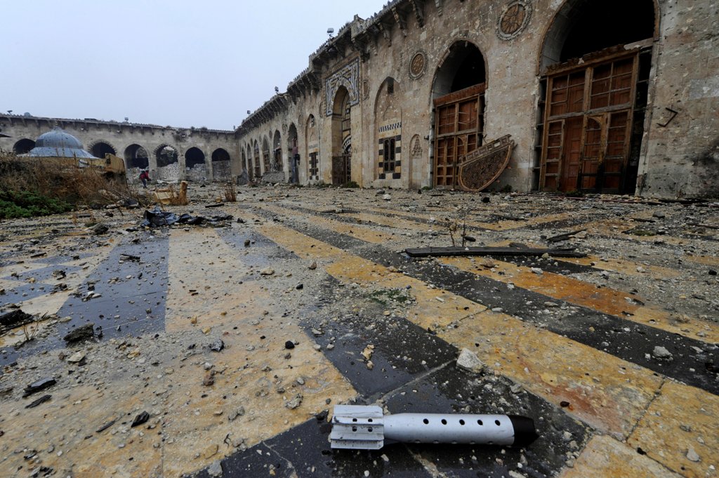 A general view shows the damage inside the Umayyad mosque, in the government-controlled area of Aleppo, during a media tour, Syria December 13, 2016. REUTERS/Omar Sanadiki
