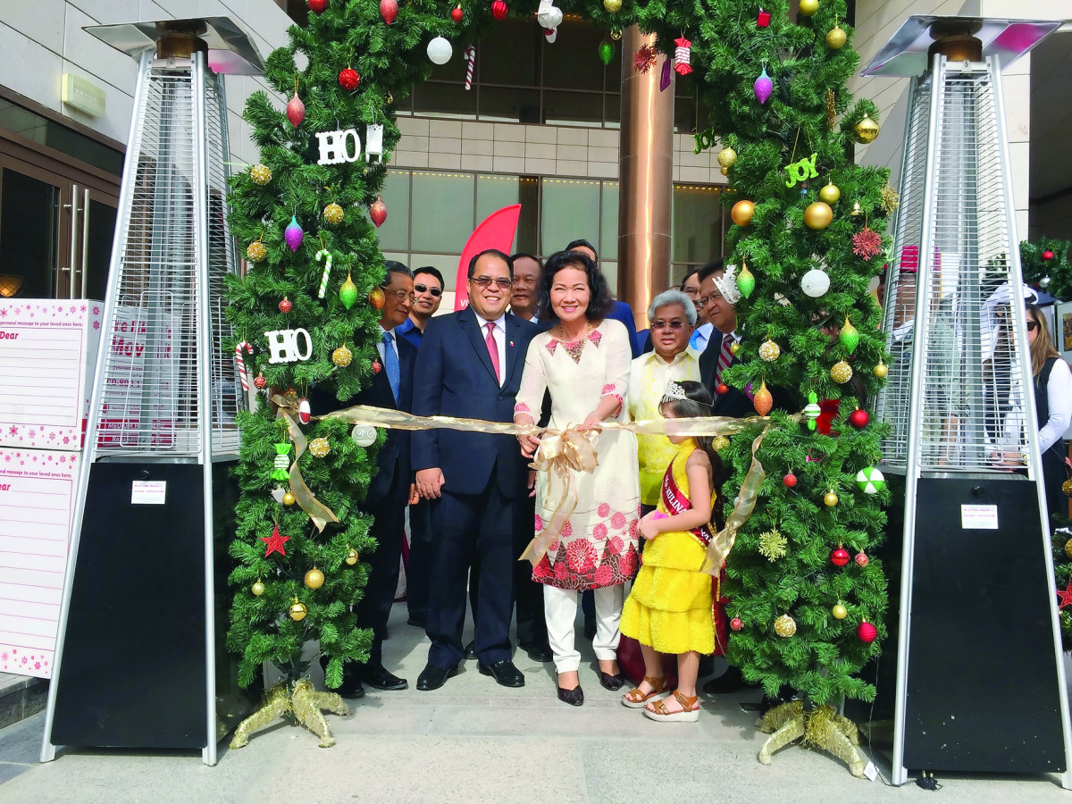 Philippine Ambassador Wilfredo C Santos (second left) and Nguyen Thi Chau Anh (centre), wife of Vietnam Ambassador Nguyen Hoang, cutting the ribbon along with ASEAN ambassadors to launch the “ Handog ng Kulinarya sa Qatar 2016” at Westin Doha Hotel and Sp