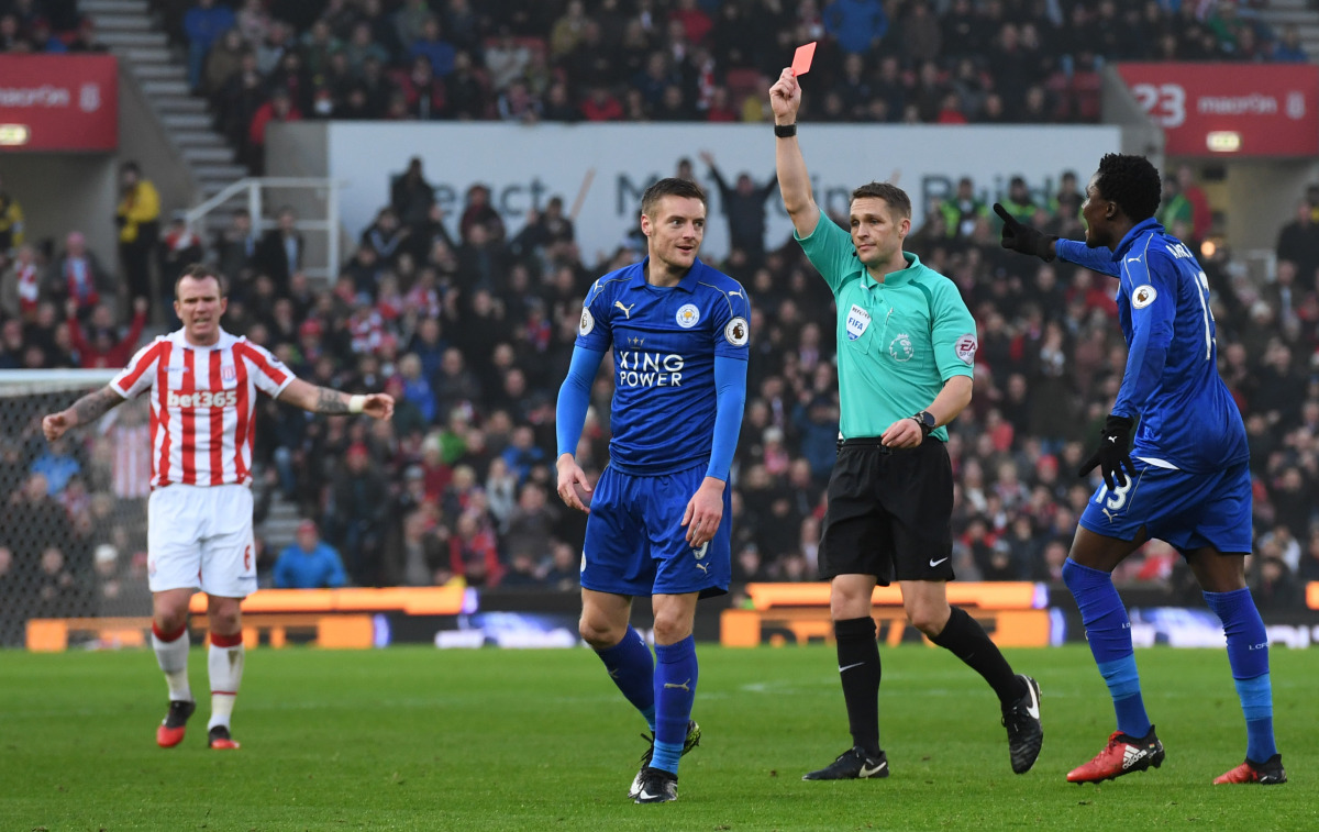 Leicester City's Jamie Vardy is shown a red card by referee Craig Pawson (Reuters / Anthony Devlin Livepic)