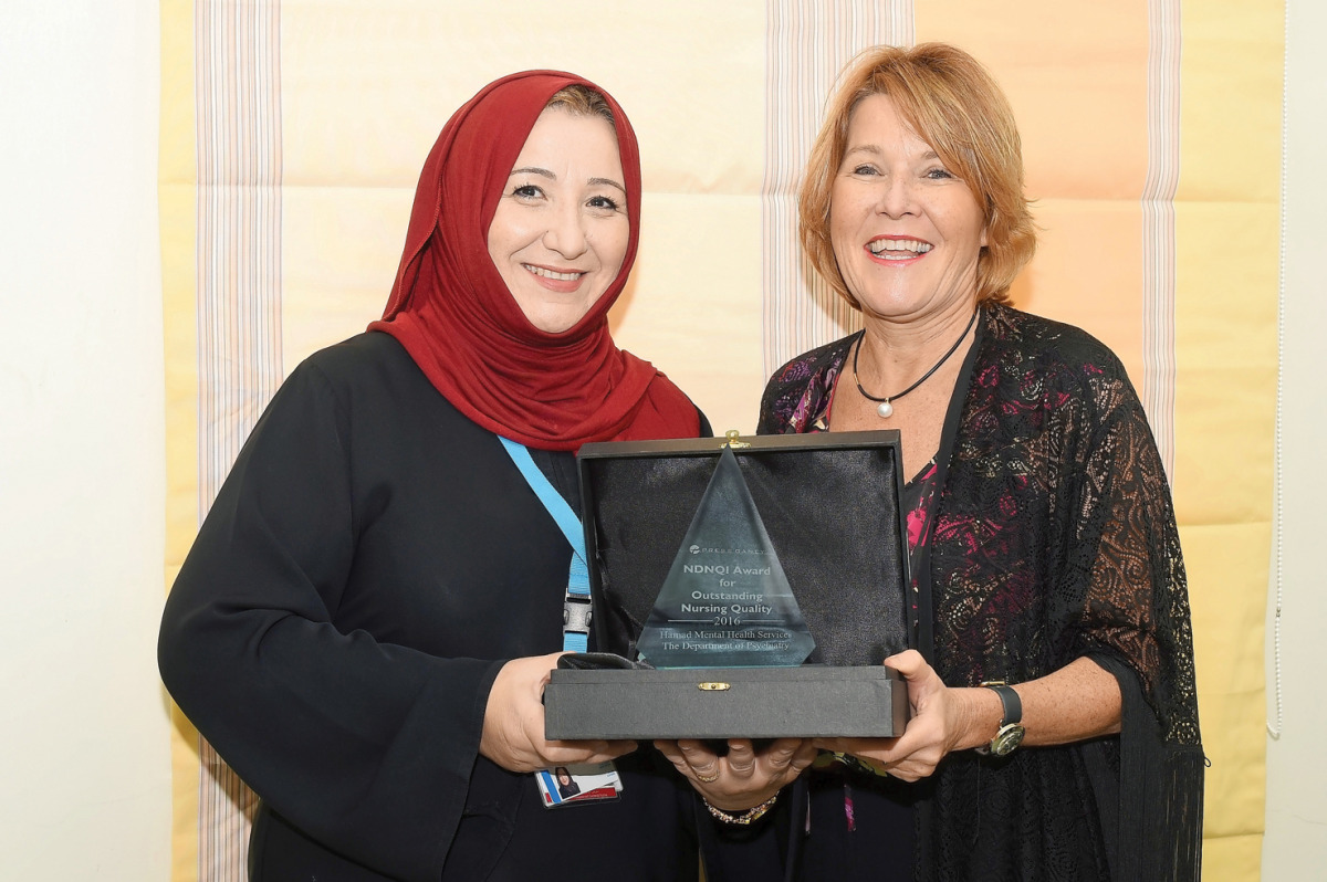 Hoda Salam Nakhla (left) and Deborah Nelson of Mental Health Service, HMC, with NDNQI award.