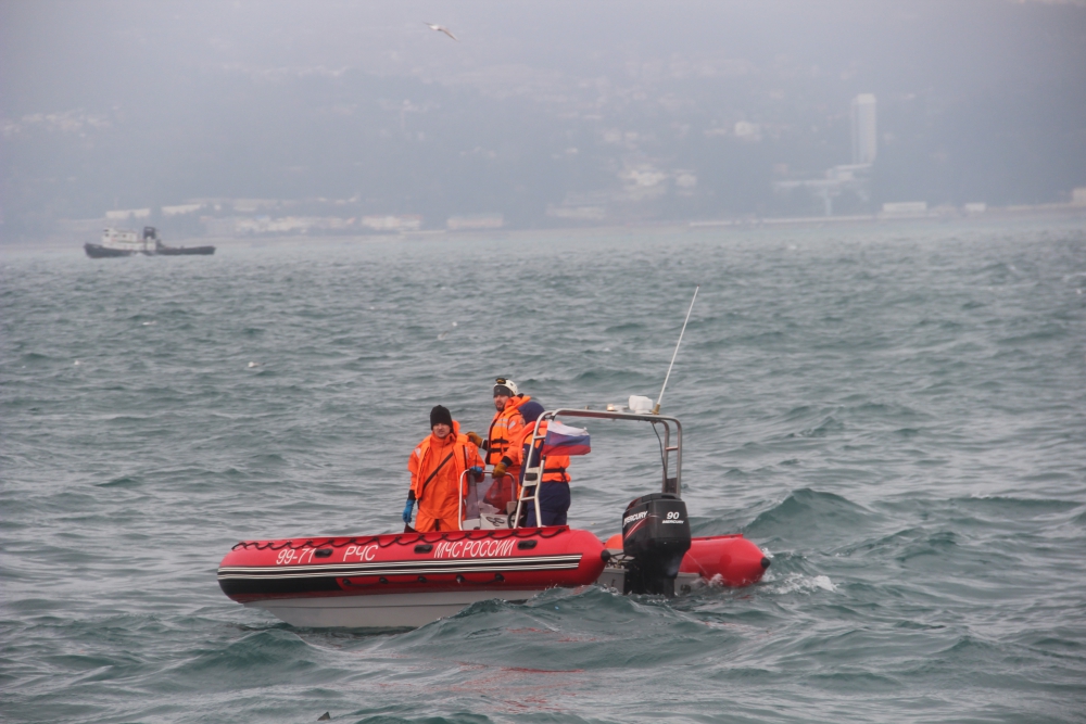 Rescuers work at site of the Tu-154 plane crash near Sochi, Russia on December 25, 2016. According to Russian Ministry of Emergency Situations, aerostructures of Tu-154 are found 1,5 kilometers away from the coast. ( Russian Ministry of Emergency Situatio