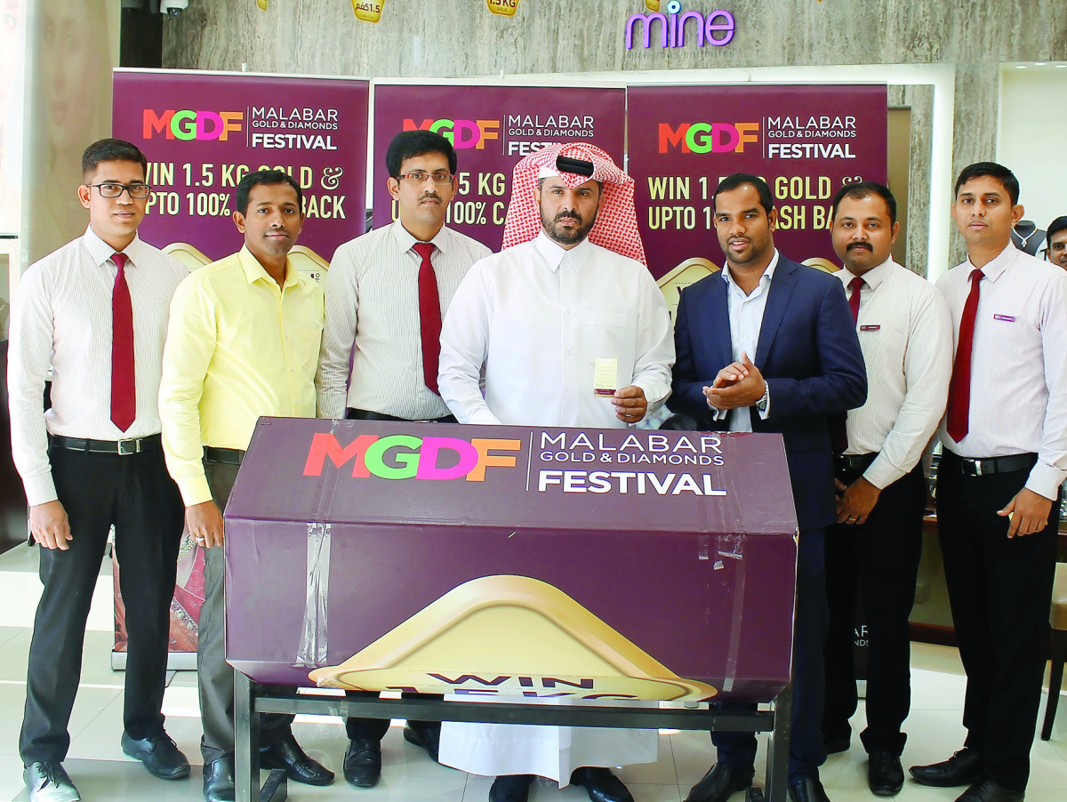 Malabar Gold & Diamonds announced the first two raffle draw winners of the running campaign ‘Malabar Gold & Diamond Festival’ in the presence of Ejayan Ali Almarri, Head of field control department of the Ministry of business & Trade; Naufal Thadthil, Zon