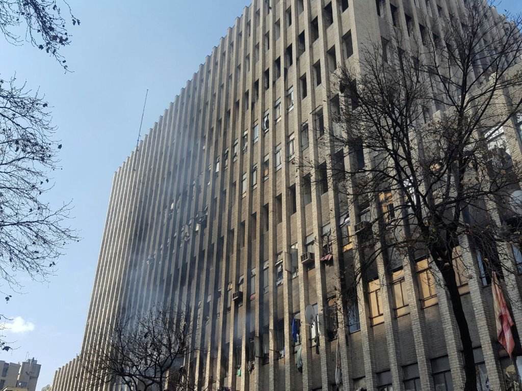 Smoke rises from buildings on the corner of Jeppe and Nugget Road in Johannesburg, South Africa July 5, 2017. / Reuters.