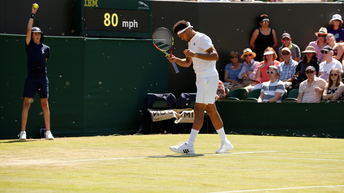  Flying ants surround France’s Jo-Wilfried Tsonga during his second round match against Italy’s Simone Bolelli (REUTERS/Andrew Couldridge)