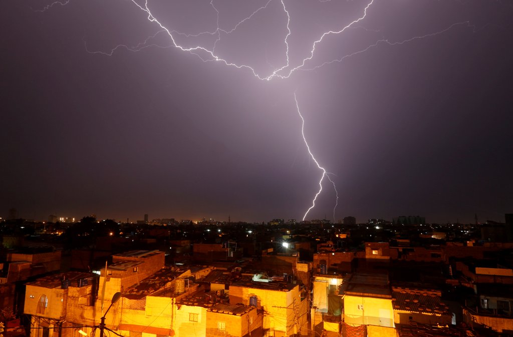 Lightning bolt is seen above a residential neighborhood during rain in Karachi, Pakistan August 21, 2017. REUTERS/Akhtar Soomro.