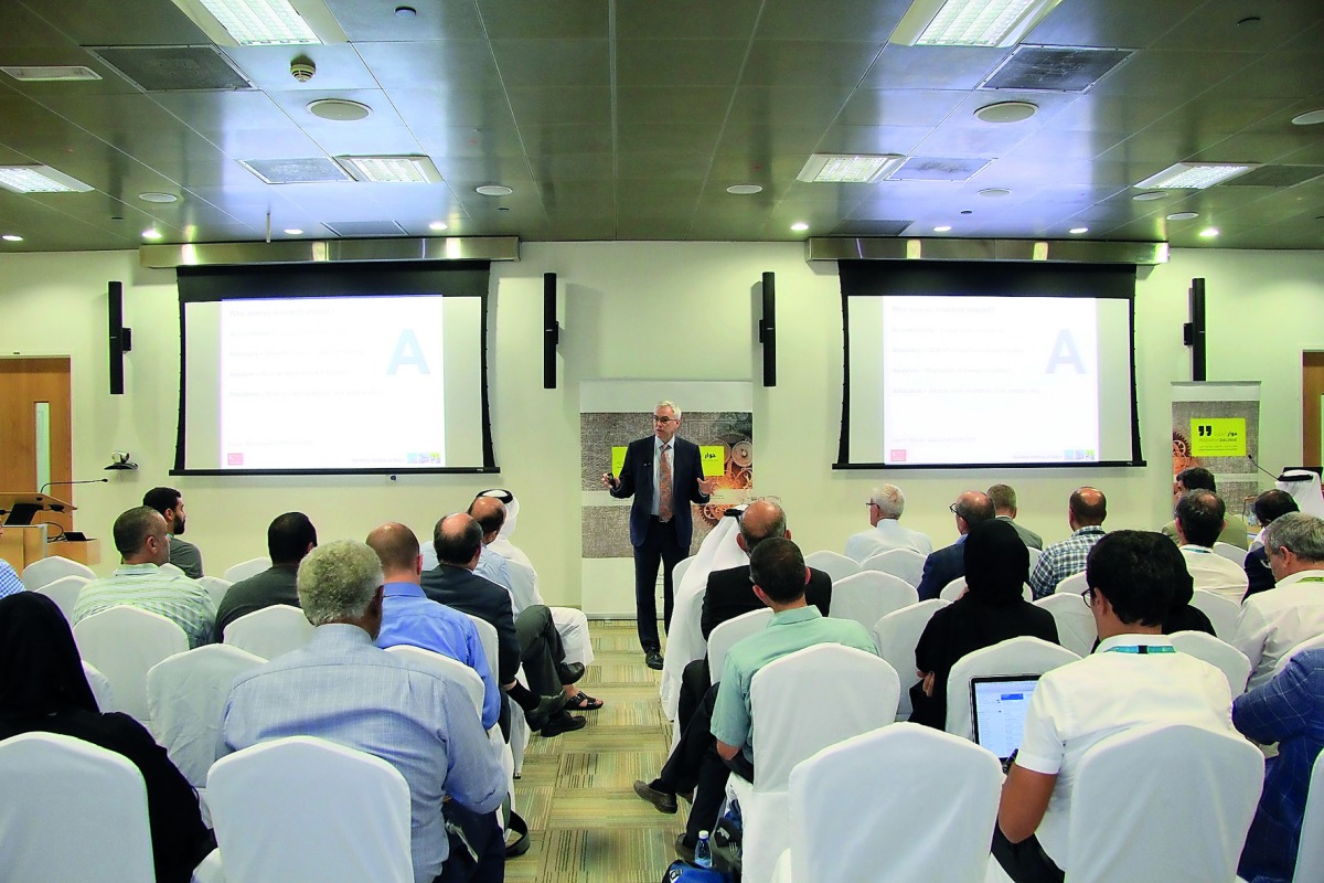 Professor Jonathan Grant speaking at QF R&D’s ‘Research Dialogue’ series.