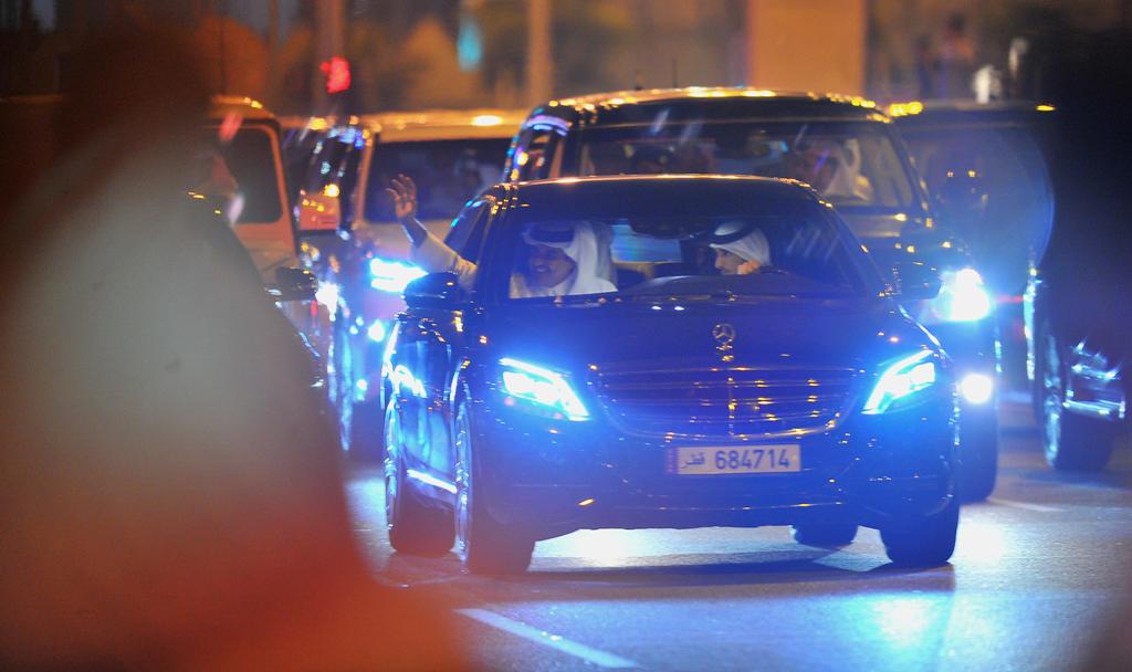 Residents and Citizens of Qatar welcome the Emir back home on the Doha Corniche. Photo by Baher Amin © The Peninsula