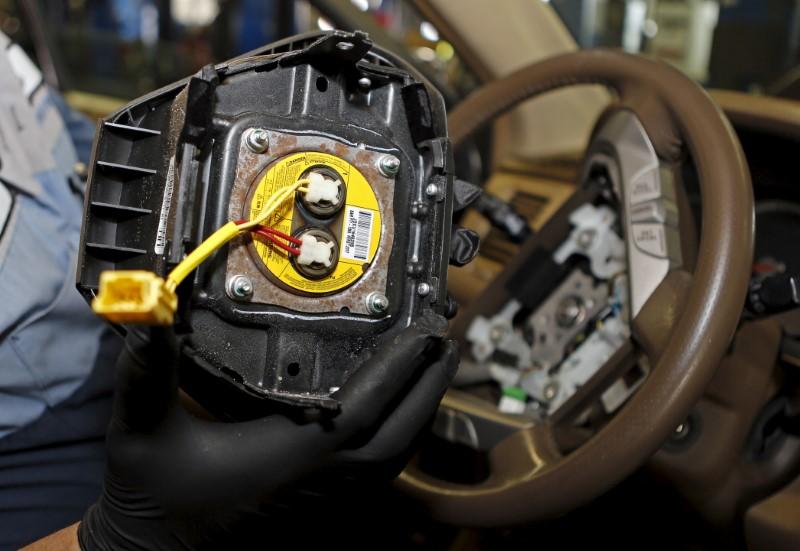 A recalled Takata airbag inflator removed from a Honda Pilot is shown at the AutoNation Honda dealership service department in Miami on June 25, 2015 (Reuters / Joe Skipper) 