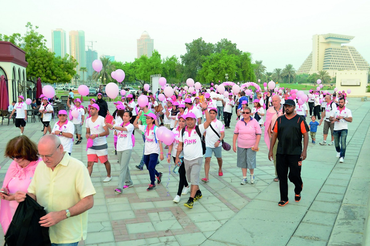 Volunteers and participants during the campaign. 