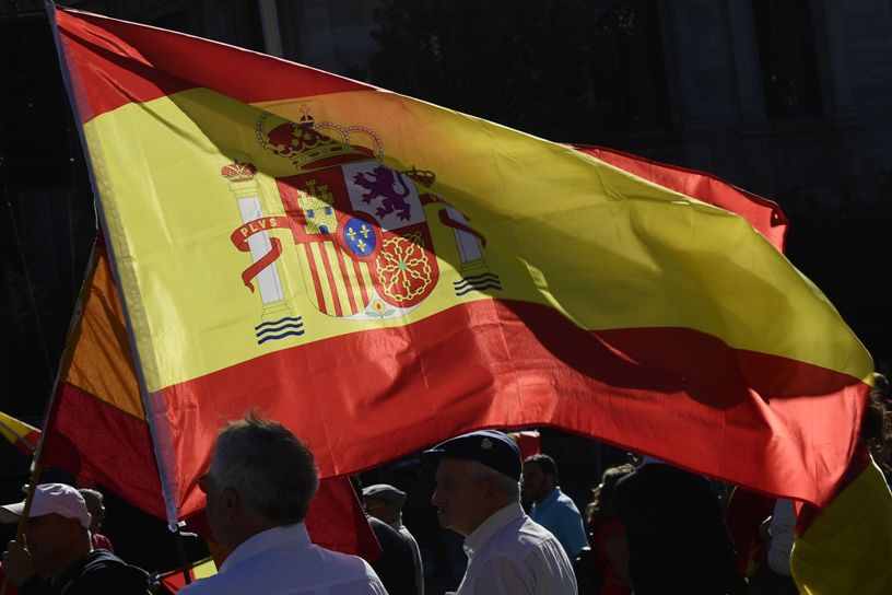 People wave a Spanish flag during a demonstration calling for unity in Madrid on October 28, 2017, a day after direct control was imposed on Catalonia over a bid to break away from Spain.   AFP / JAVIER SORIANO
