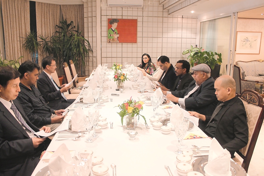 South Korean Ambassador, Heung Kyeong Park (third left), conducts a media briefing at his residence recently.