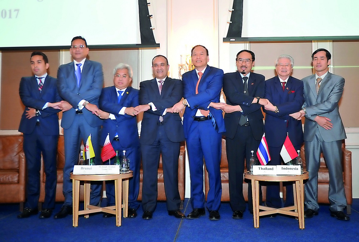 Soonthorn Chaiyindeepum (fifth left), Ambassador of Thailand and Chairman of ACD; Joseph Abraham (fourth left), Group CEO of Commercial Bank; and ambassadors of other Asean member countries.  Pic: Baher Amin / The Peninsula