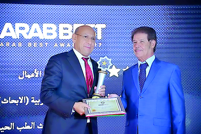 Dr. Omar El-Agnaf, Acting Executive Director of QBRI, receives the award. 