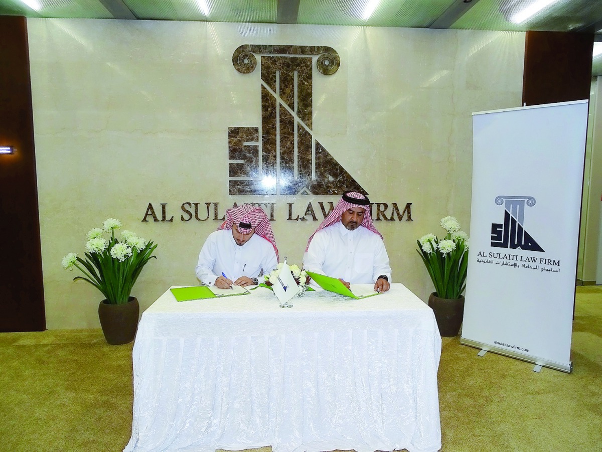 Engineer Meshal Al Shamari and Mubarak Al Sulaiti signing the Memorandum of Understanding.