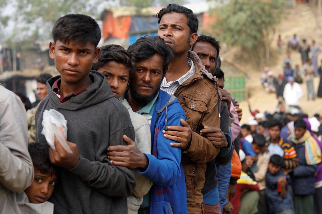 Rohingya refugees line up for daily essentials distribution at Balukhali camp, near Cox's Bazar, Bangladesh January 15, 2018. REUTERS/Tyrone Siu
