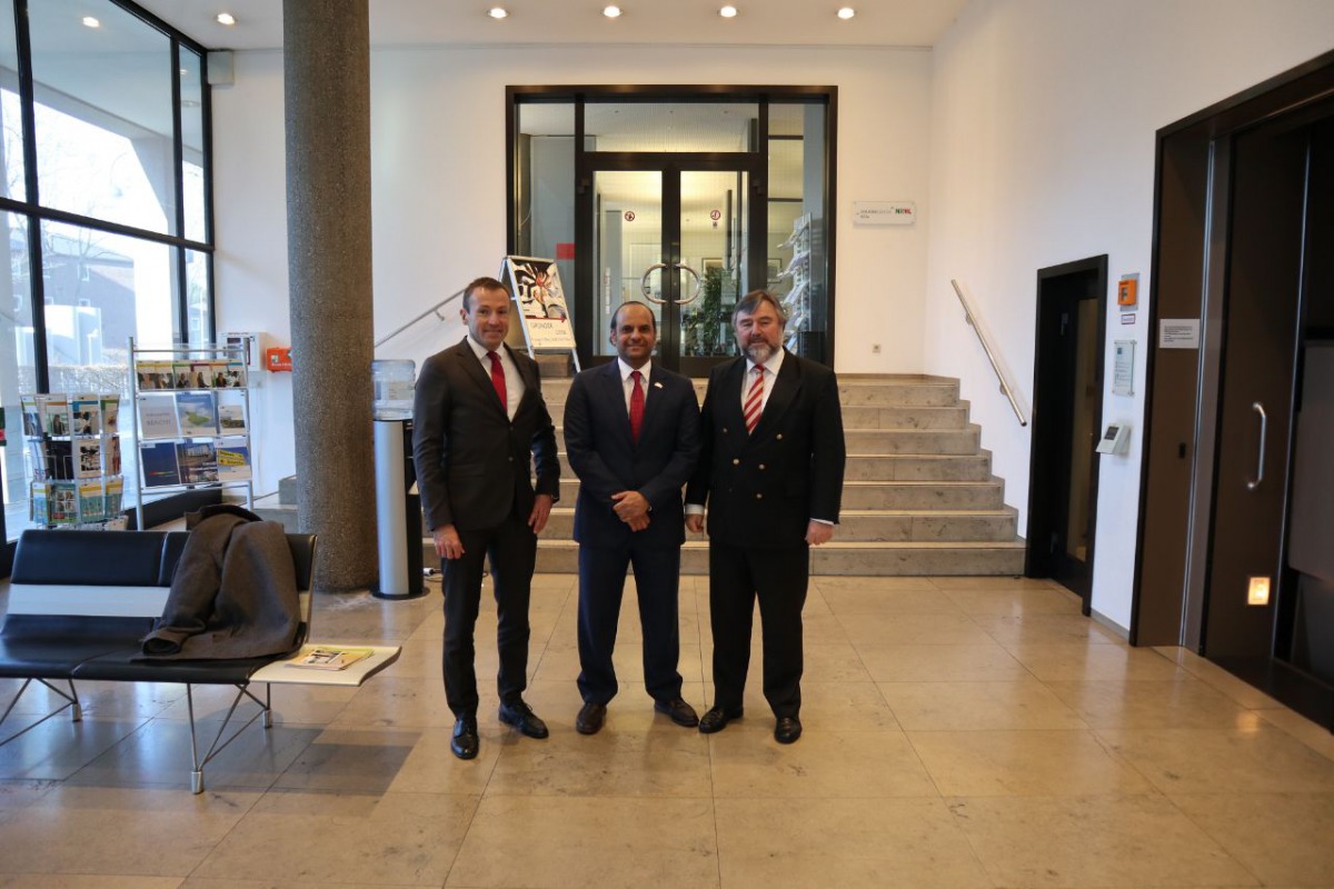 Qatar’s Ambassador to the Federal Republic of Germany, H E Sheikh Saud bin Abdulrahman Al Thani, and other dignitaries in Cologne. 