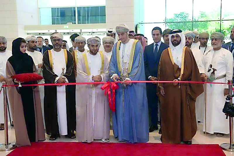 Sayyid Fahd bin Mahmoud Al Said, Deputy Prime Minister for the Council of Ministers, Oman cuttting the ribbon to mark the inauguration of ‘Interior Design and Decoration and Furniture Exhibition’ along with other officials.
