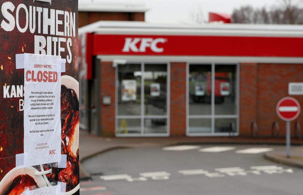 A closed sign hangs on the drive through of a KFC restaurant after problems with a new distribution system in Coalville, Britain, February 19, 2018. Reuters/Darren Staples