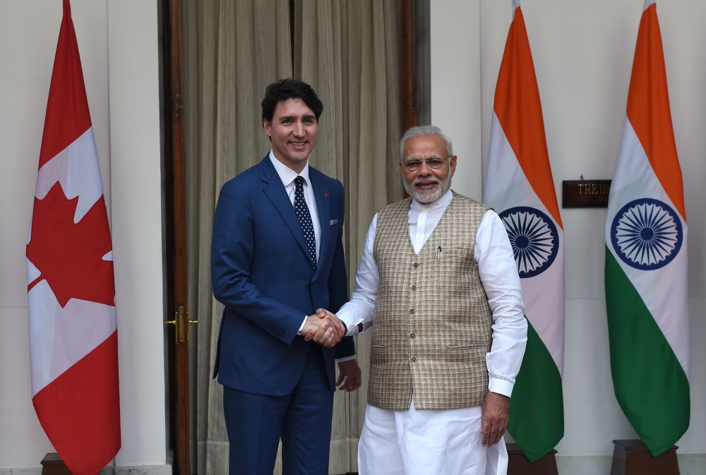Canadian Prime Minister Justin Trudeau (L) and Indian Prime Minister Narendra Modi shake hands before a meeting at Hyderabad house in New Delhi on February 23, 2018.  / AFP / MONEY SHARMA 