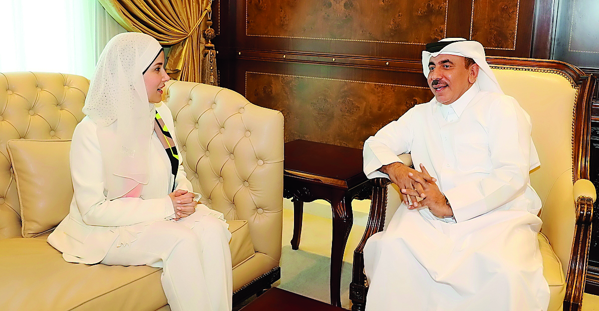 Minister of Transport and Communications, H E Jassim bin Saif Ahmed Al Sulaiti, with Kuwaiti State Minister for Housing Affairs and State Minister for Services Affairs, Dr Jenan Mohsen Ramadan.