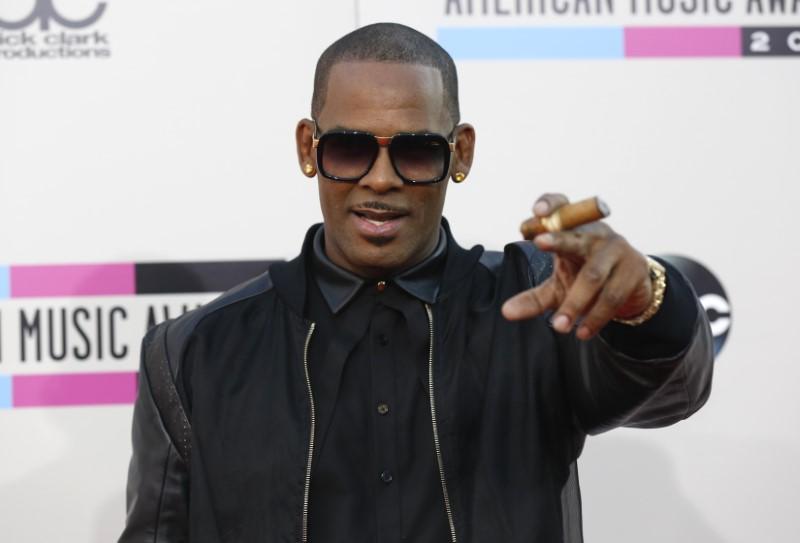  Singer R. Kelly arrives at the 41st American Music Awards in Los Angeles, California November 24, 2013. Reuters/Mario Anzuoni