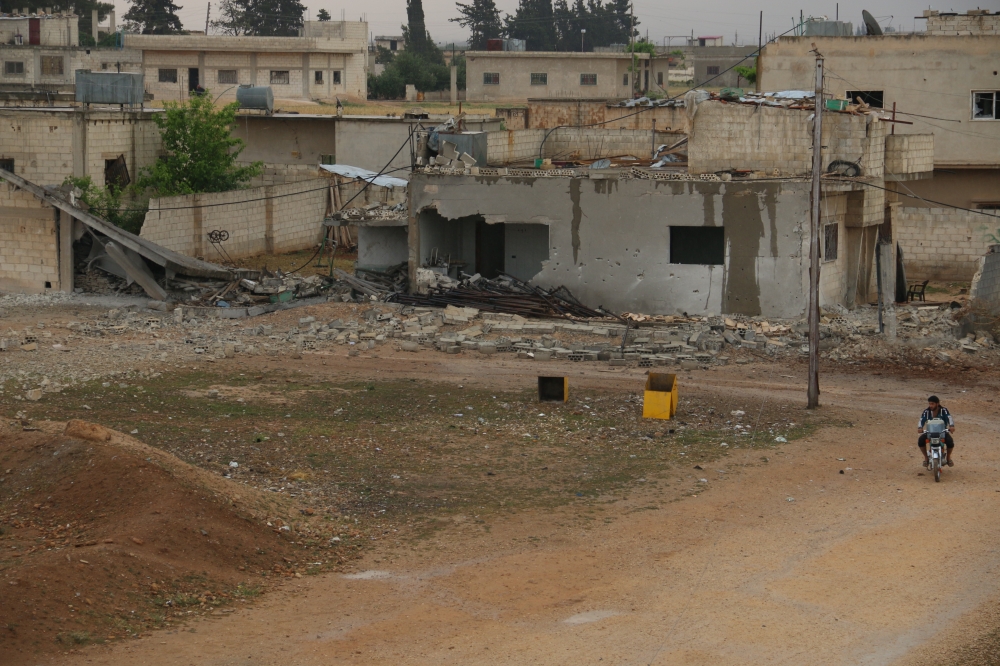 A destroyed building is seen after Assad regime carried out airstrikes over Homs, Syria on April 29, 2018. Mahmoud Taha - Anadolu 
