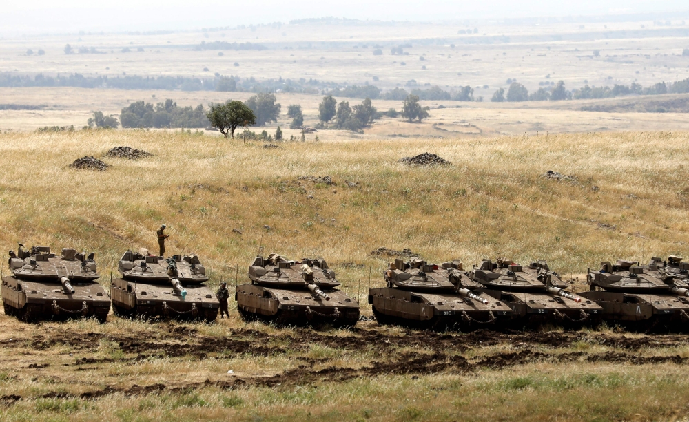 Israeli Merkava tanks and soldiers are seen in a deployment area near the Syrian border in the Israel-annexed Golan Heights on May 10, 2018. AFP / Menahem KAHANA
