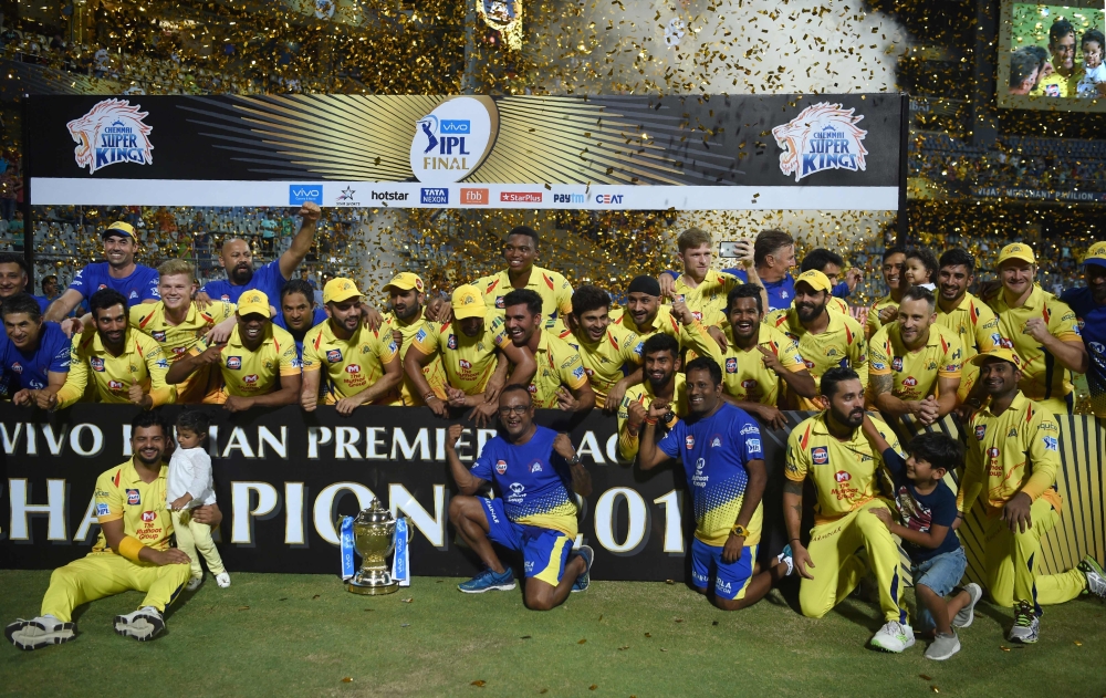 Chennai Super Kings team poses after winning the 2018 Indian Premier League (IPL) Twenty20 cricket tournament at the Wankhede stadium in Mumbai on May 27, 2018. GETTYOUT / AFP / PUNIT PARANJPE