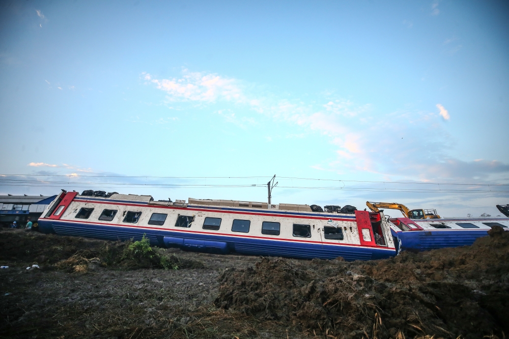 A photo shows the scene after several bogies of a passenger train derailed at the Sarilar village of Tekirdag’s Corlu district on July 09, 2018. (Berk Özkan | Anadolu Agency)