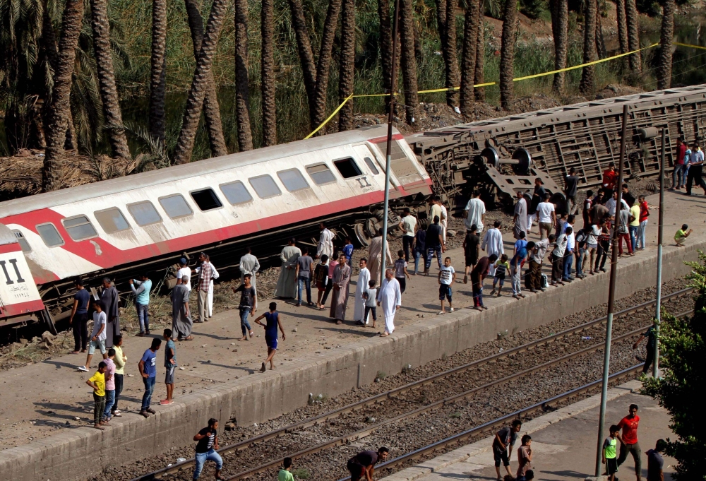 Egyptians gather by the train tracks to look at the scene of a railway accident as a a train derailed near Badrasheen, a town some 20 kilometres (12 miles) from the Egyptian capital Cairo on July 13, 2018 leaving dozens injured. AFP